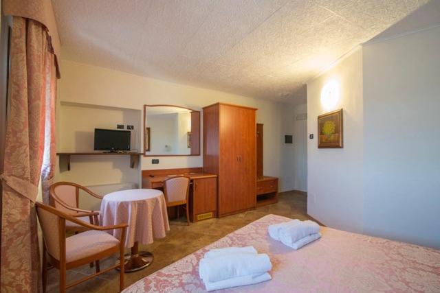 Albergo Giardino Sannazzaro de' Burgondi Exterior foto