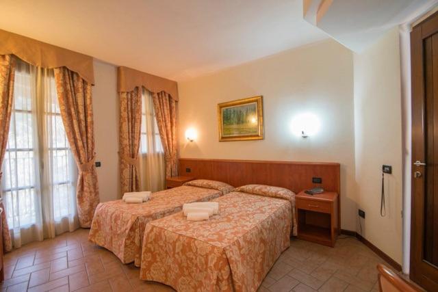 Albergo Giardino Sannazzaro de' Burgondi Exterior foto