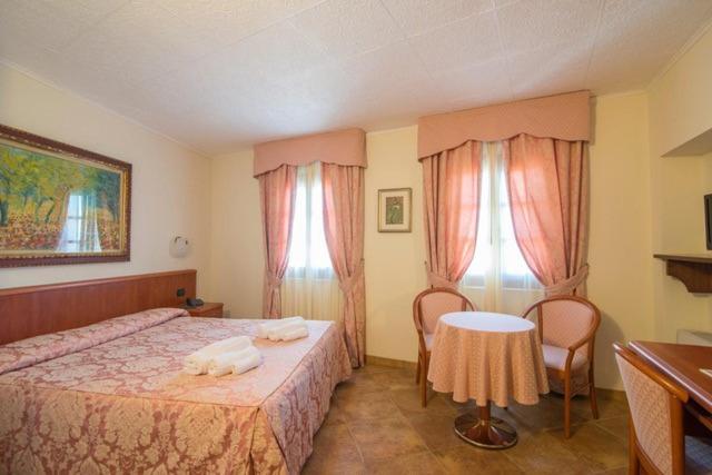 Albergo Giardino Sannazzaro de' Burgondi Exterior foto
