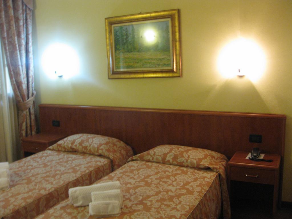 Albergo Giardino Sannazzaro de' Burgondi Zimmer foto