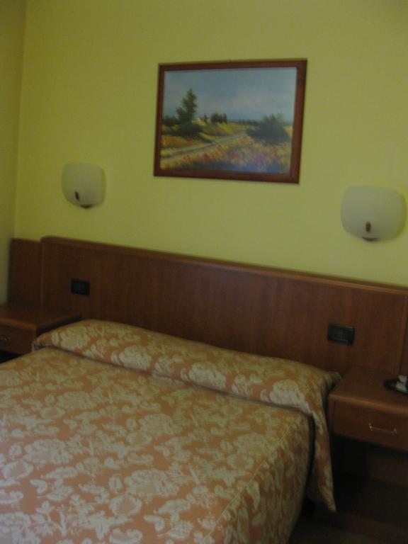 Albergo Giardino Sannazzaro de' Burgondi Zimmer foto