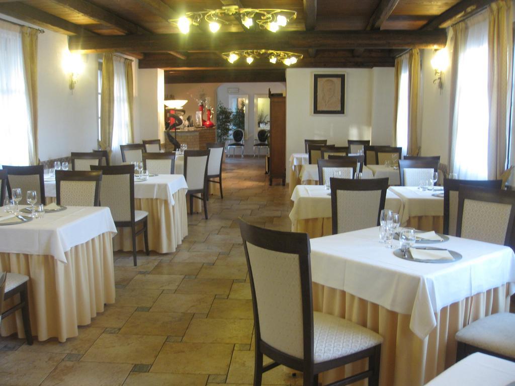 Albergo Giardino Sannazzaro de' Burgondi Exterior foto