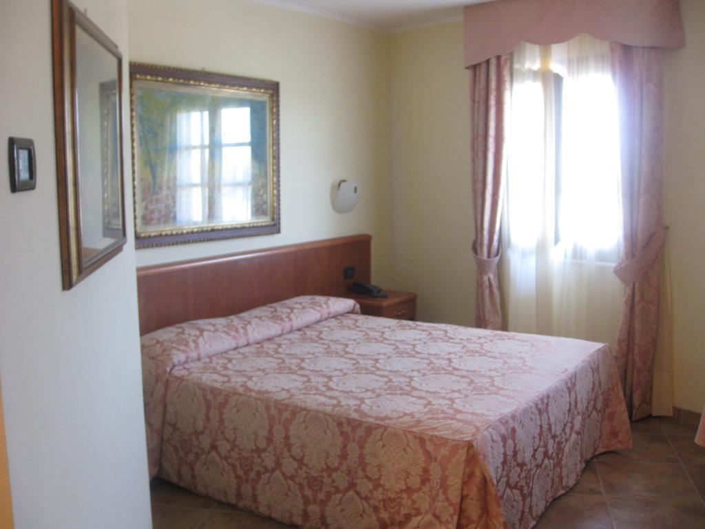 Albergo Giardino Sannazzaro de' Burgondi Zimmer foto